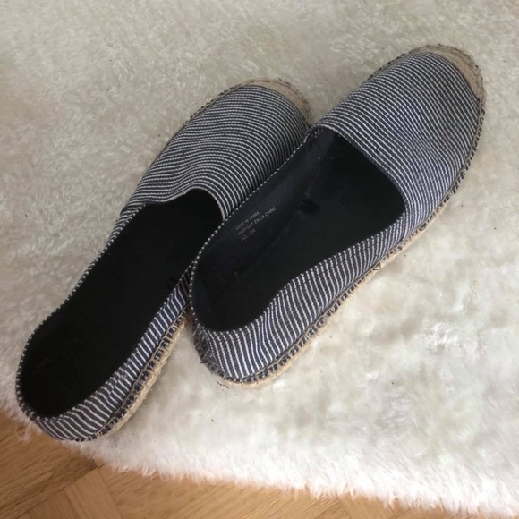 Shoes - Picture 1 of 4